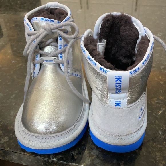 Ugg Hershey’s Kisses Neumel II Boots - Picture 7 of 7